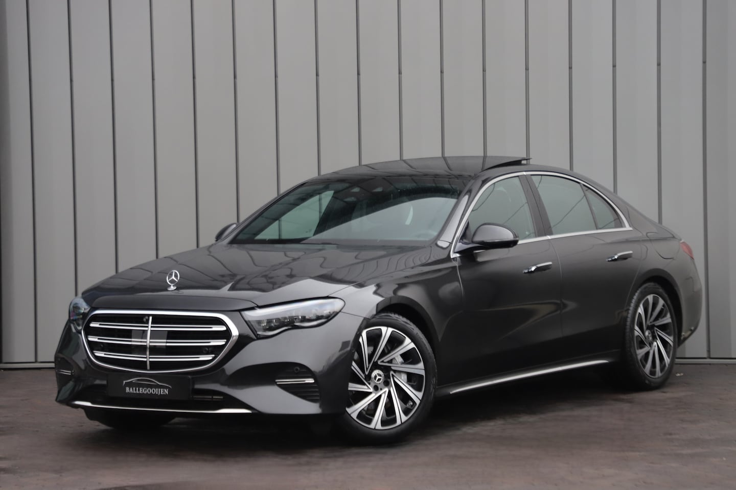 Mercedes-Benz E-klasse - 300e Exclusive Line | 313PK | Hyperscreen | Massage | Achterasbesturing | Luchtvering | He - AutoWereld.nl