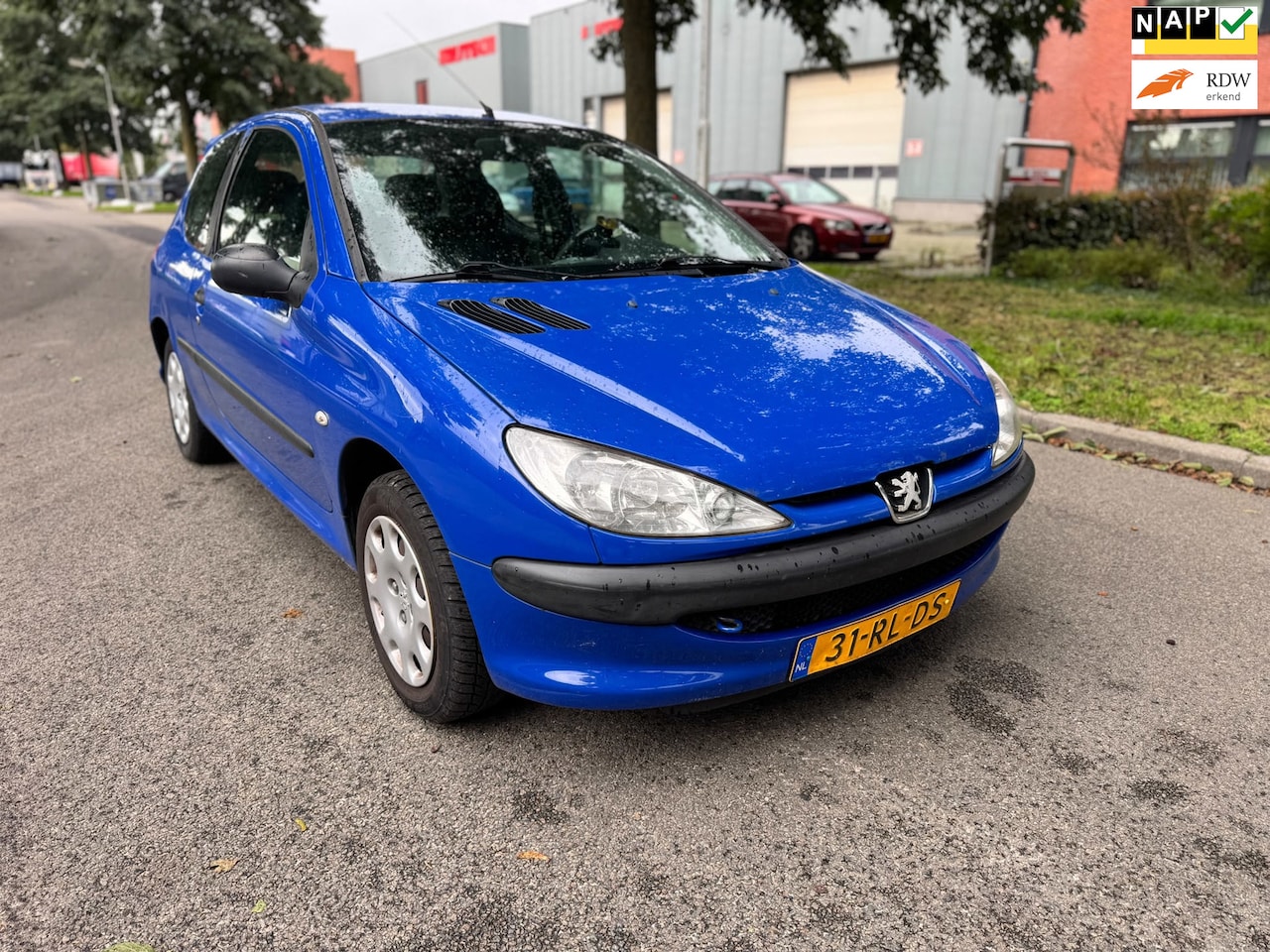 Peugeot 206 - 1.1 X-Design rijdt schakelt goed - AutoWereld.nl