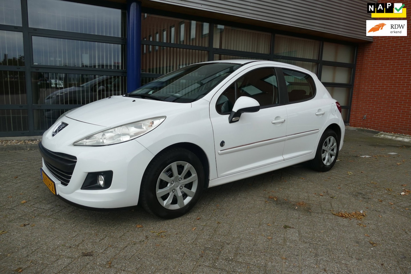 Peugeot 207 - 1.4 VTi Urban Move 5drs Apk 20-06-2027 - AutoWereld.nl