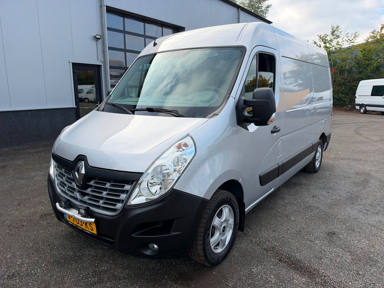 Renault Master - T35 2.3 dCi EURO 6 L2H2 Camera / Cruise - AutoWereld.nl