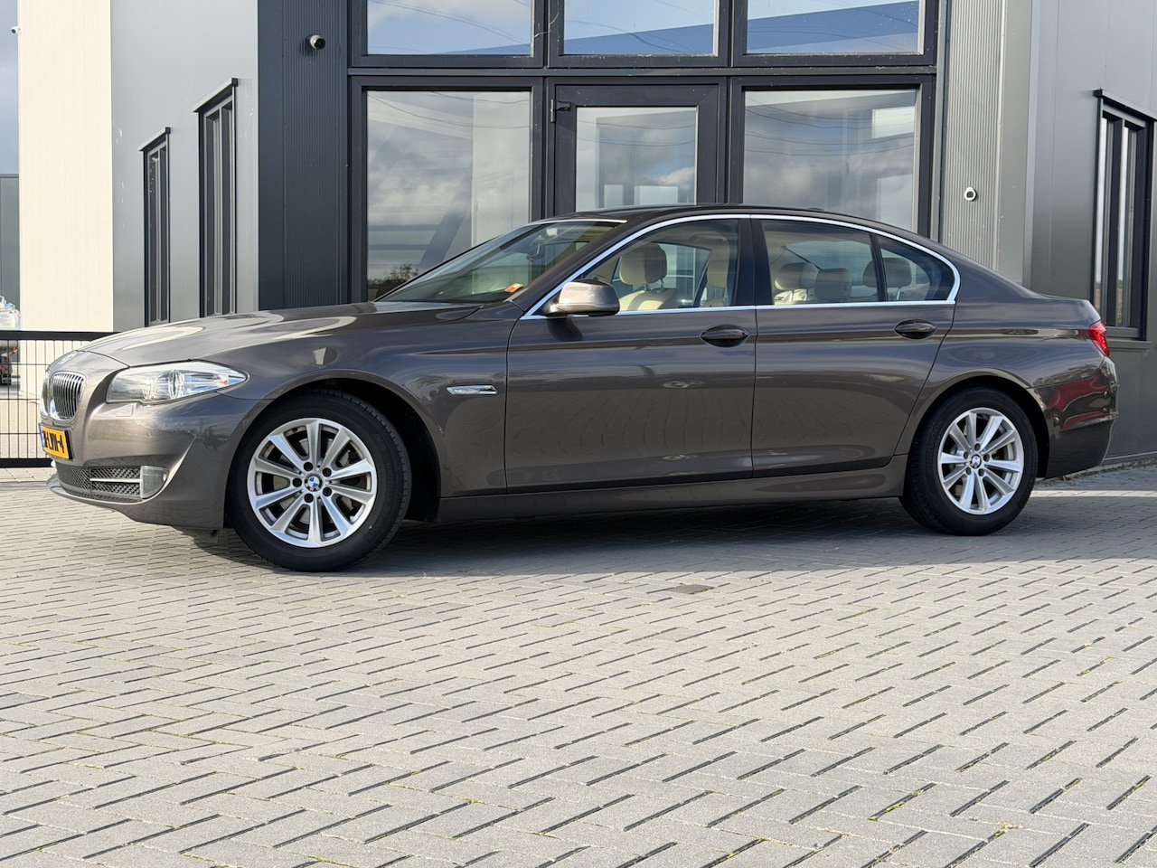 BMW 5-serie - 523i Executive Leer | Hout | Nav. Prof | Super netjes! - AutoWereld.nl