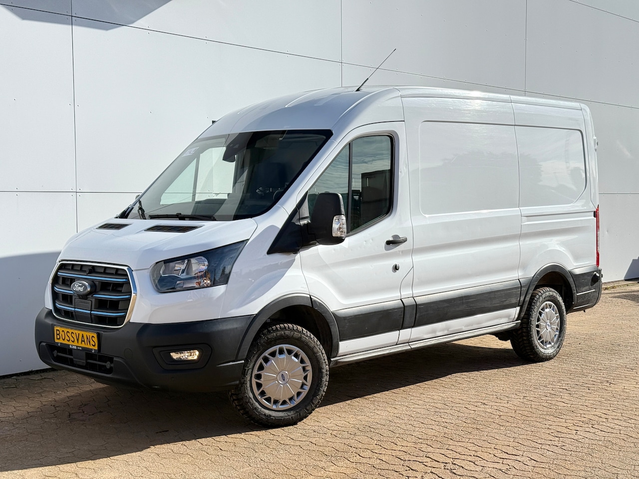 Ford E-Transit - 68kWh 184PK L2H2 316km WLTP 97,2% (SOH) Climate Control Cruise Control CarPlay Camera Navi - AutoWereld.nl