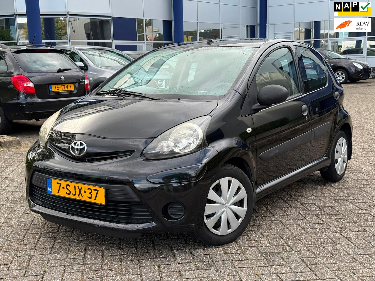 Toyota Aygo - 1.0 VVT-i Now 1.0 VVT-i Now - AutoWereld.nl