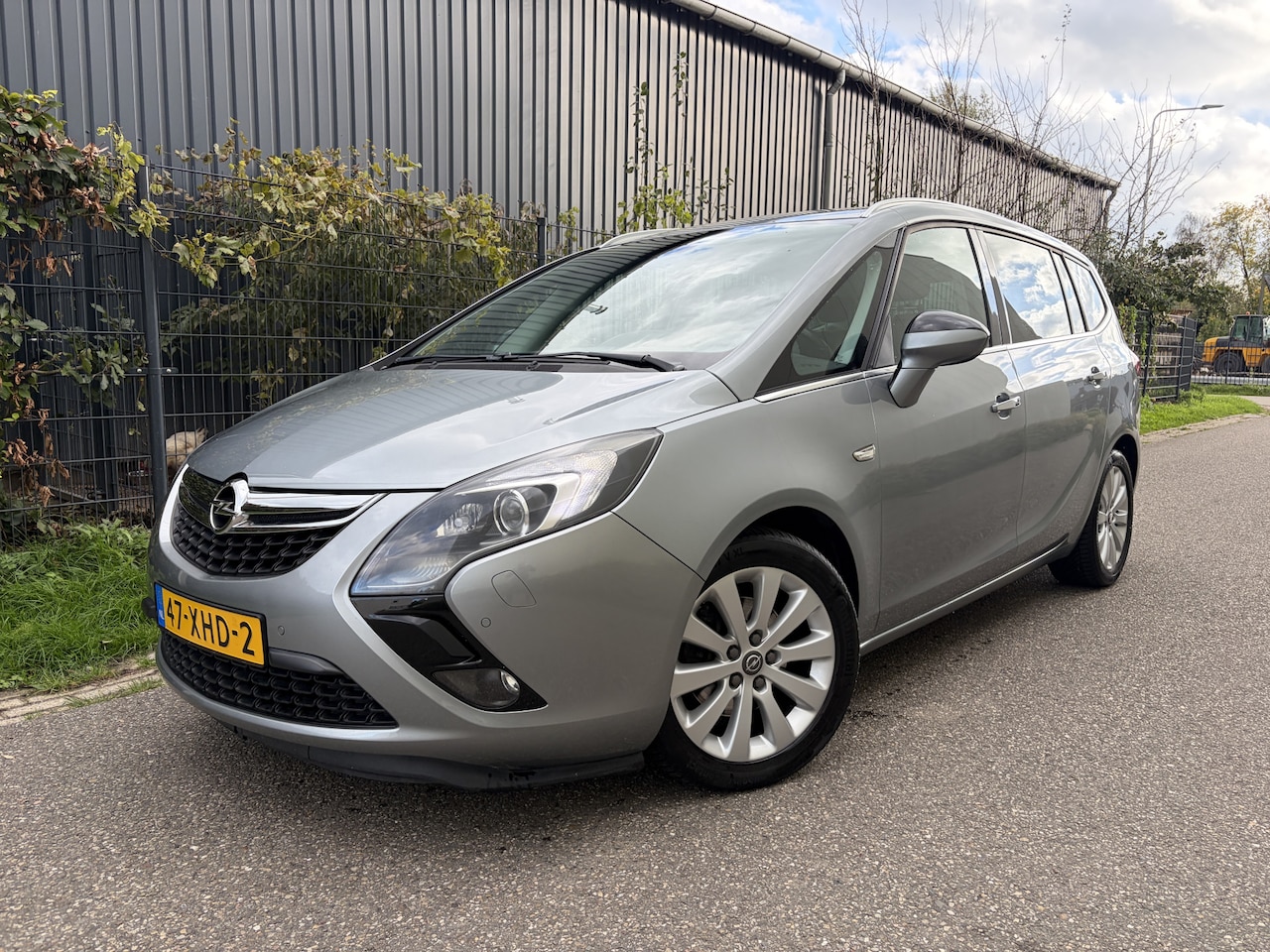 Opel Zafira Tourer - 1.4 Cosmo / 7 PERSOONS / NAVI / CRUISE / AIRCO / 185dkm! NAP! / TREKHAAK - AutoWereld.nl