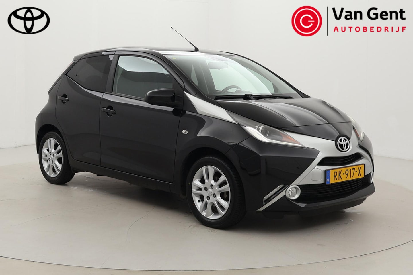 Toyota Aygo - 1.0 VVT-i x-joy | Navigatie | Clima | Camera | 15 inch | Bluetooth | Privacy glas - AutoWereld.nl