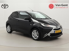 Toyota Aygo - 1.0 VVT-i x-joy | Navigatie | Clima | Camera | 15 inch | Bluetooth | Privacy glas