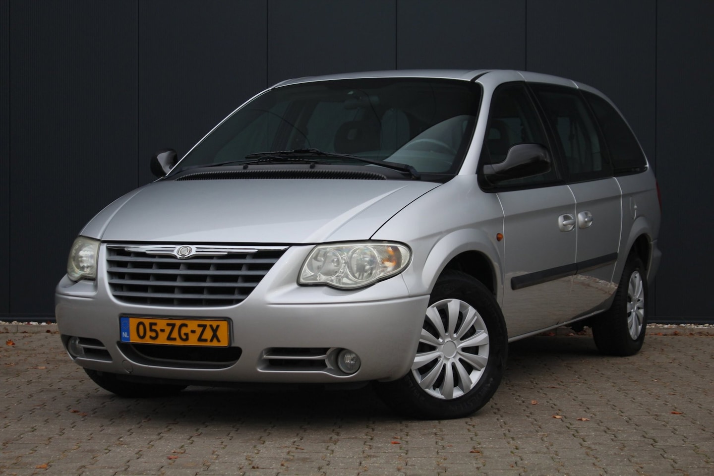 Chrysler Grand Voyager - 3.3i V6 SE | 7 Persoons | - AutoWereld.nl