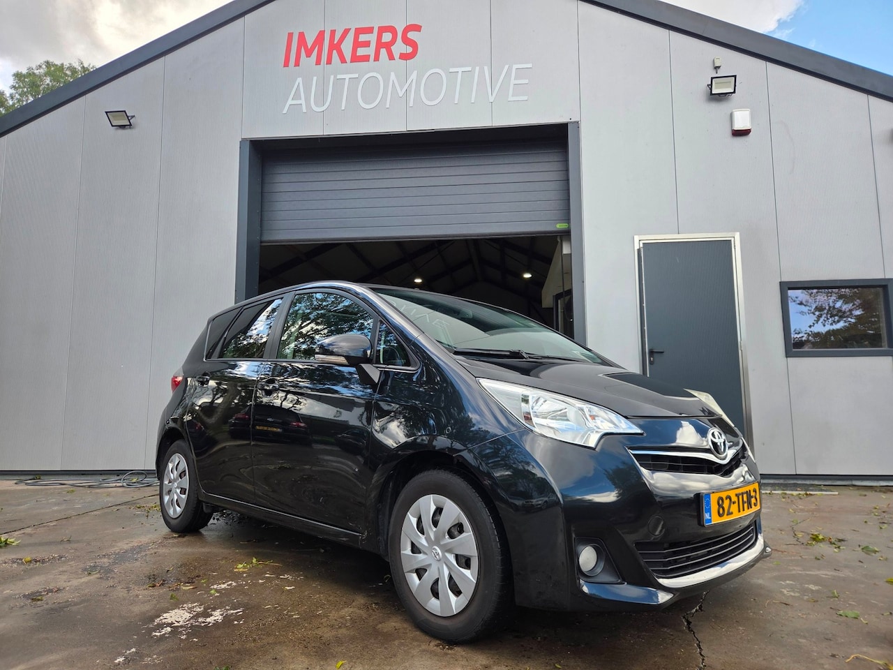 Toyota Verso S - 1.3 VVT-i Dynamic | AUT | Pano | Camera | Leer - AutoWereld.nl
