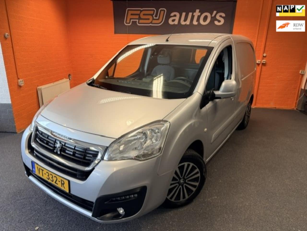 Peugeot Partner - 120 / 1.6 BLEU-HDI / 75PK / L1 / EURO 6 / AIRCO!! - AutoWereld.nl