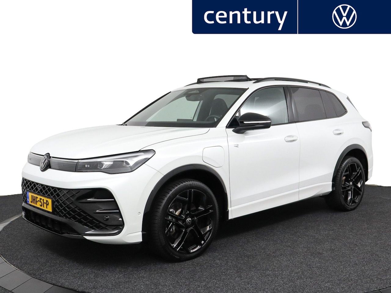 Volkswagen Tiguan - 1.5 eHybrid R-Line Edition / kantel-schuifdak / Massagefunctie - AutoWereld.nl