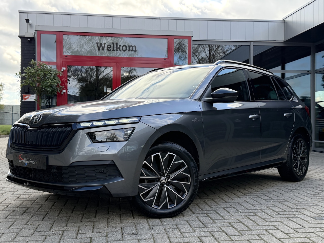 Skoda Kamiq - TSI AUT. *!* MONTE CARLO *!* PANODAK/ RADAR/ TREKHAAK/ CARPLAY/ FULL LED *!* - AutoWereld.nl
