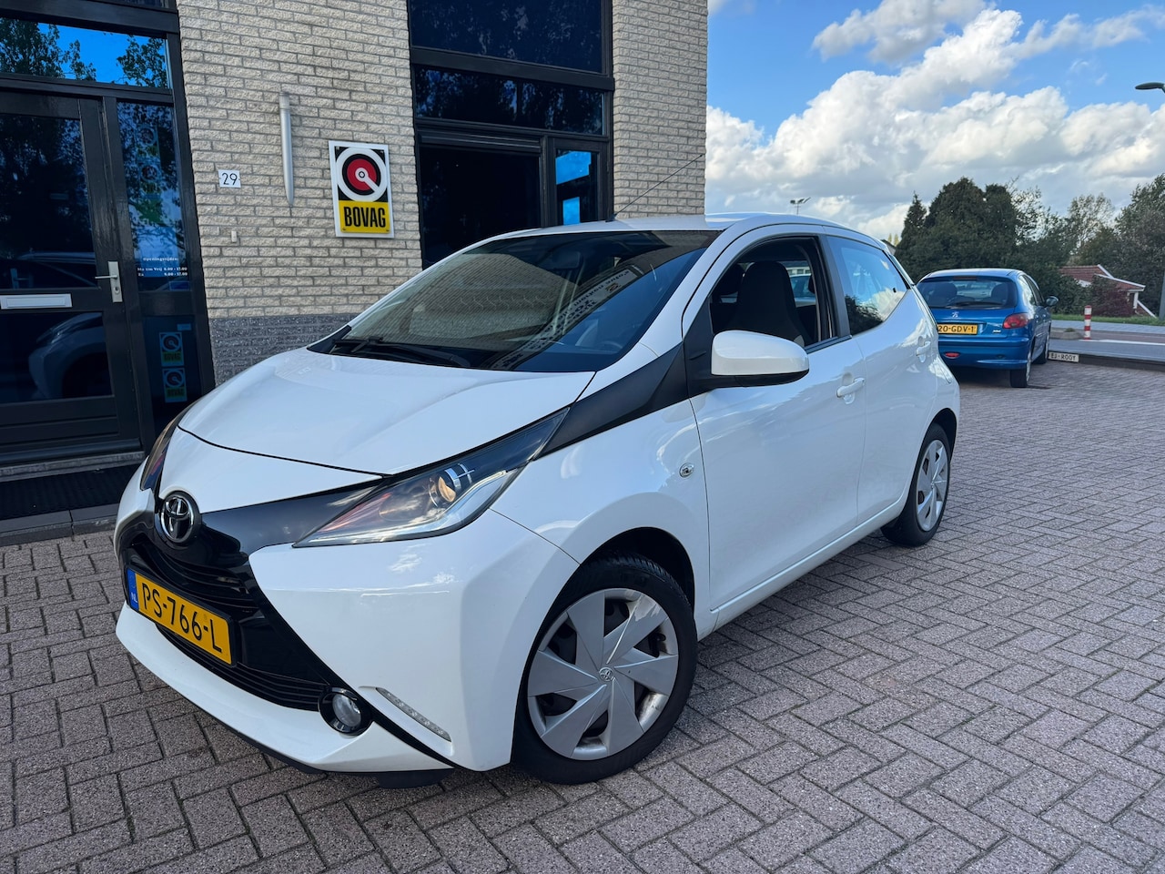 Toyota Aygo - 1.0 VVT-i x-play-camera-bluetooth - AutoWereld.nl