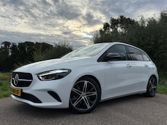 Mercedes-Benz B-klasse - 180 Luxury Line Automaat | Panoramadak | Leder | Camera | Key-Less | Apple CarPlay-Android