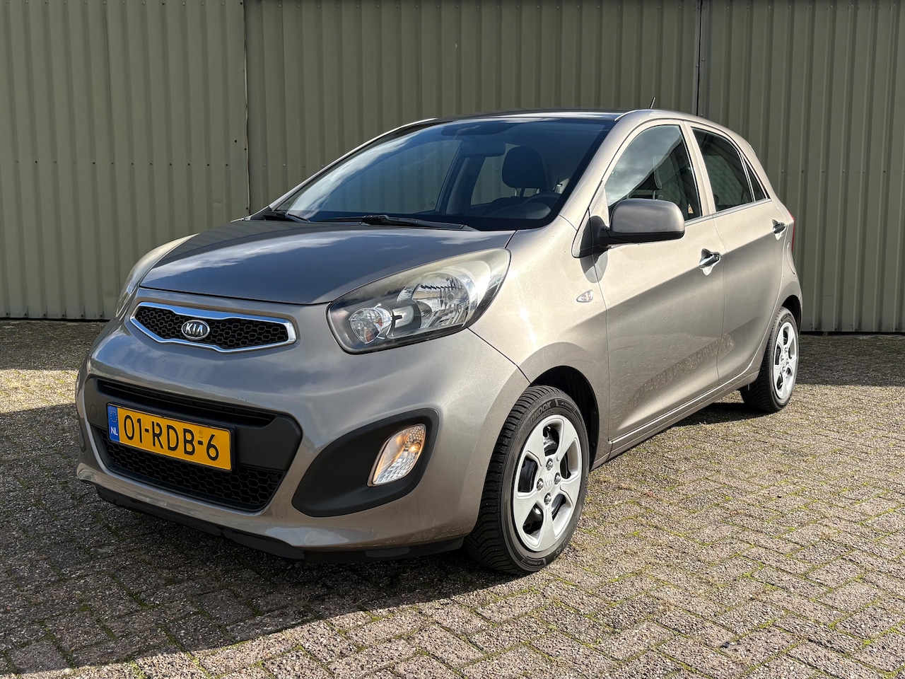 Kia Picanto - 1.2 CVVT Comfort Pack Uniek | 25.000 KM! - AutoWereld.nl