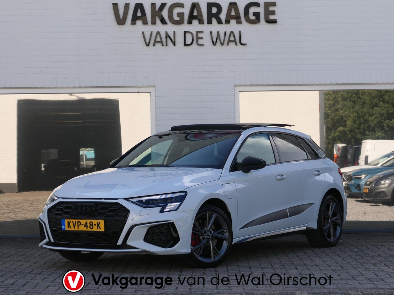 Audi A3 Sportback - 45 TFSI e S-line Competition | Black optic | Panoramadak | Elektrisch verstelbare alcantar - AutoWereld.nl