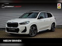 BMW iX1 - xDrive30 67 kWh // 99, 2% SoH | M-Sport | Panoramadak | Harman Kardon | HUD | 360 CAM | Ma