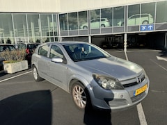 Opel Astra - 1.6 Essentia