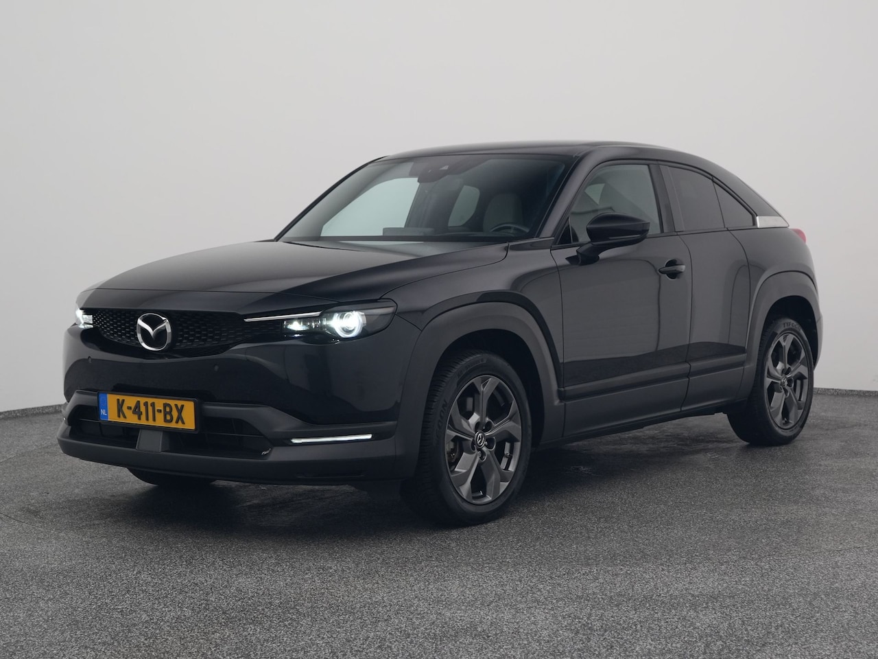 Mazda MX-30 - e-SkyActiv 145 First Edition 36 kWh | CAMERA | ADAPTIVE | HUD | STOELVERW. - AutoWereld.nl