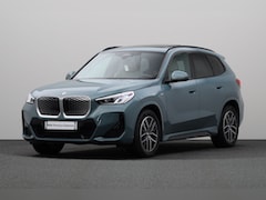 BMW iX1 - eDrive20 67 kWh | M-Sport | Achteruitrijcamera | Elektrisch verstelbare stoelen | Harman K