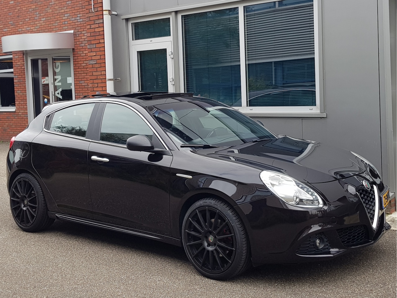 Alfa Romeo Giulietta - 1.4 T Vol Leder PanoDak 19" Navi - AutoWereld.nl