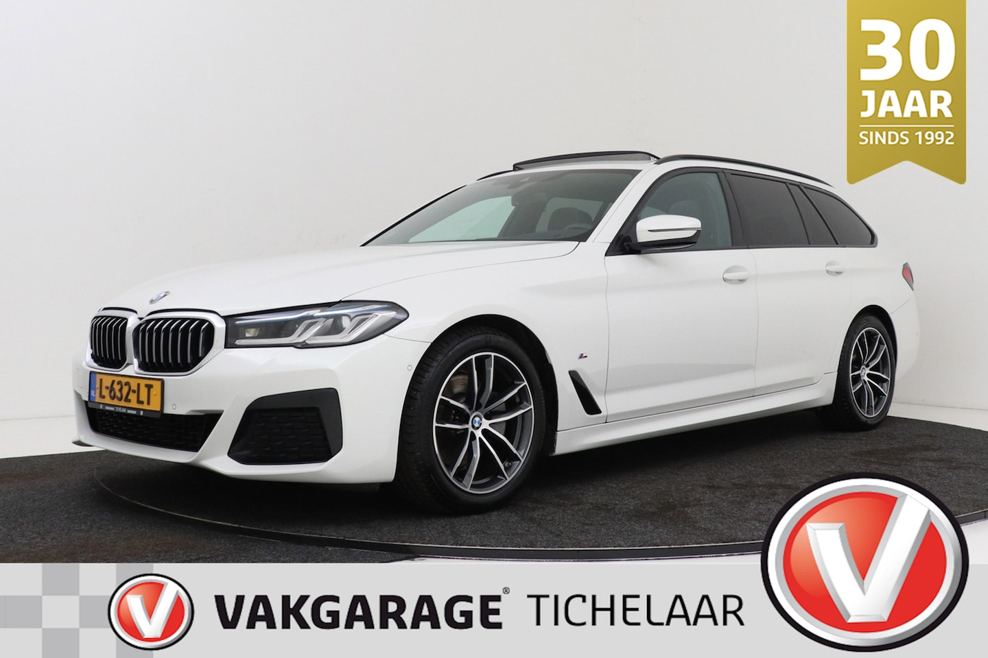 BMW 5-serie Touring - 520i High Executive M-Sport | Panoramadak | Dealer Ond. | CarPlay | Stoelverwarming | Comf - AutoWereld.nl