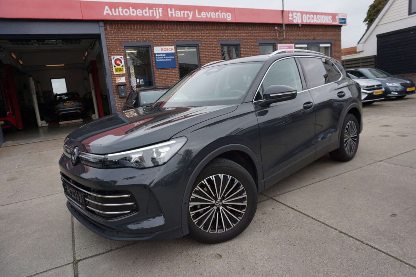 Volkswagen Tiguan - 1.5 eTSI 150 pk DSG-7 Elegance Navigatie IQ.licht El.achterklp - AutoWereld.nl