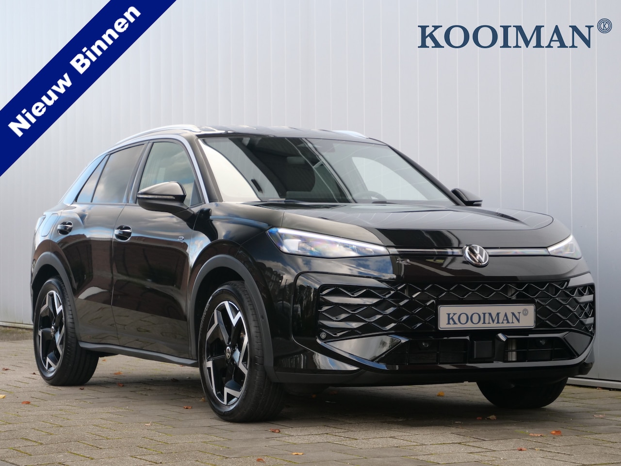 Volkswagen T-Roc - 1.5 eTSI R-Line 150 Pk Automaat Apple Carplay / DAB / Camera - AutoWereld.nl