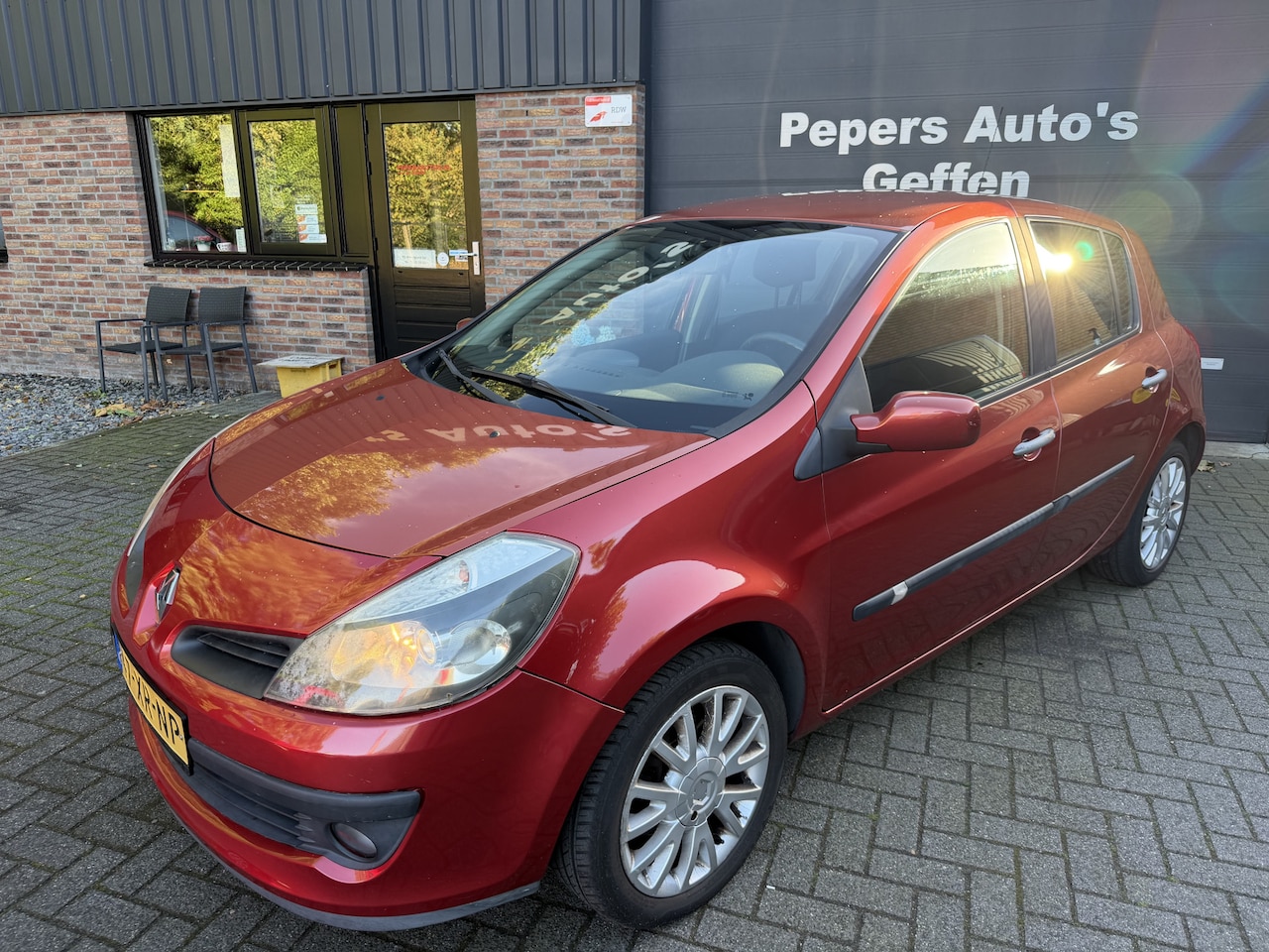 Renault Clio - 1.6-16V Team Spirit airco. sportvelgen .cv . distrub riem vernieuwd . rijd goed . - AutoWereld.nl