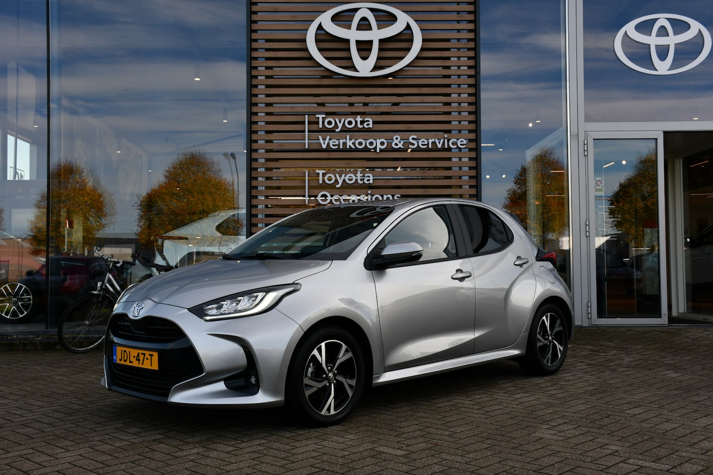 Toyota Yaris - 1.5 Hybrid 115 Dynamic Automaat 116pk | Verkoelen/verwarmen op afstand | 1e eigenaar | App - AutoWereld.nl