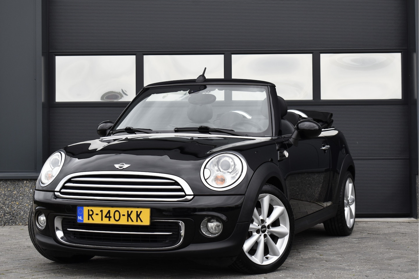 MINI Cabrio - 1.6 Cooper Chili Harmam/Kardon - Cruise - Leer - AutoWereld.nl