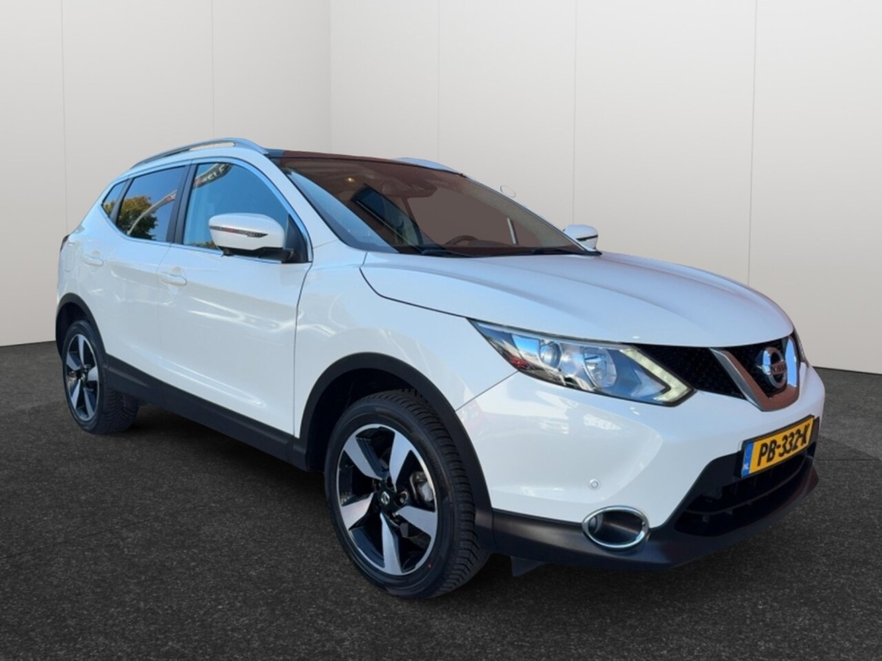 Nissan Qashqai - 1.2 N-Connecta | Panorama Dak | Nieuwe Banden | Cruise Control | Climate Control | Navigat - AutoWereld.nl