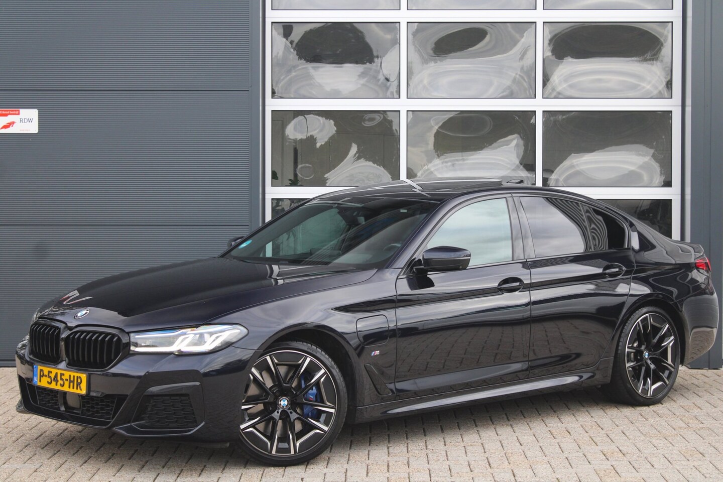 BMW 5-serie - 545e xDrive M-Sport | Pano | 360 | Laser | HK | ACC | Ventilatie | Soft close - AutoWereld.nl