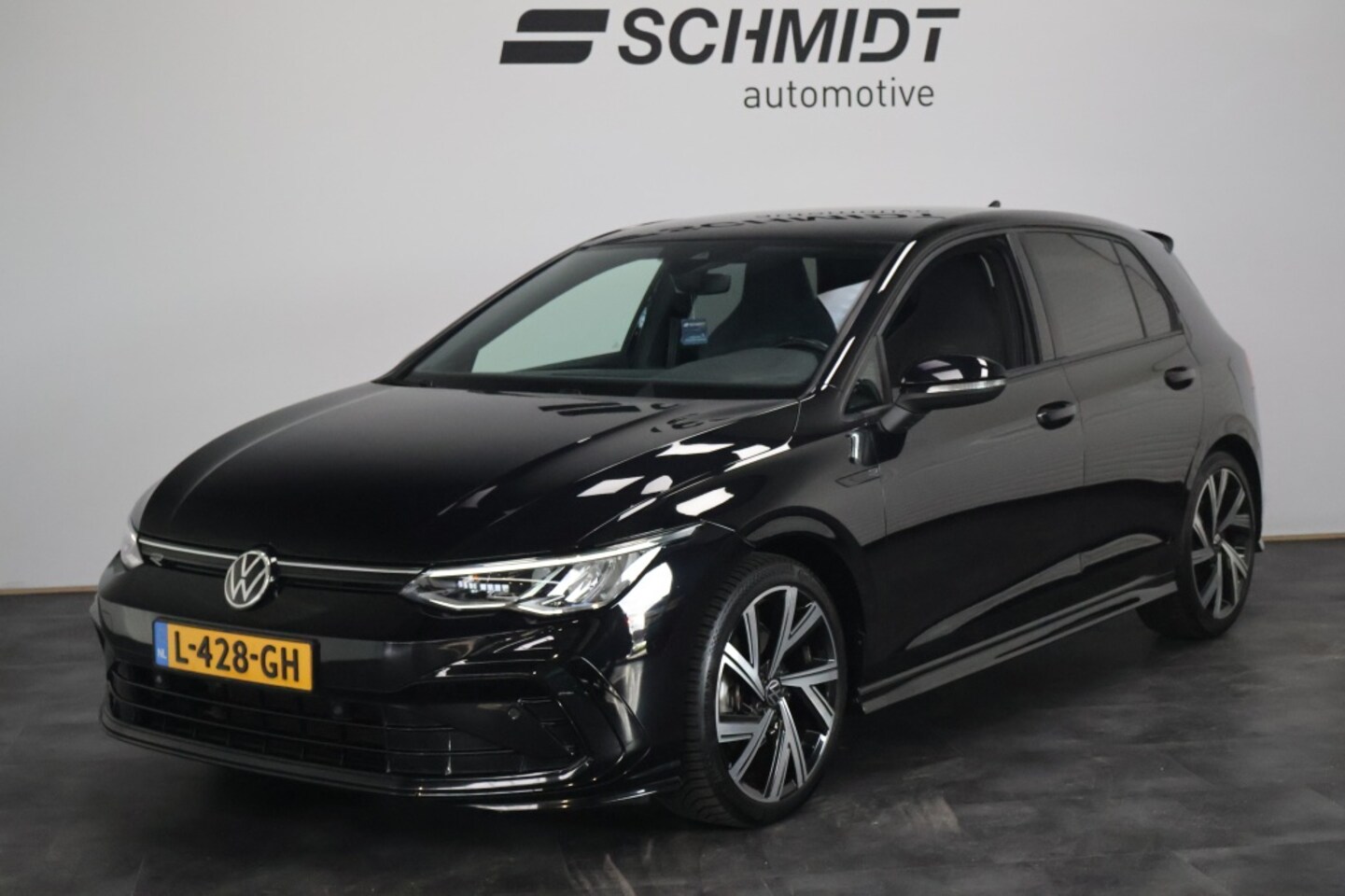 Volkswagen Golf - 1.5 eTSI 150pk R-Line DSG | Trekhaak | Winter Pakket | Carplay | ACC | LED - AutoWereld.nl