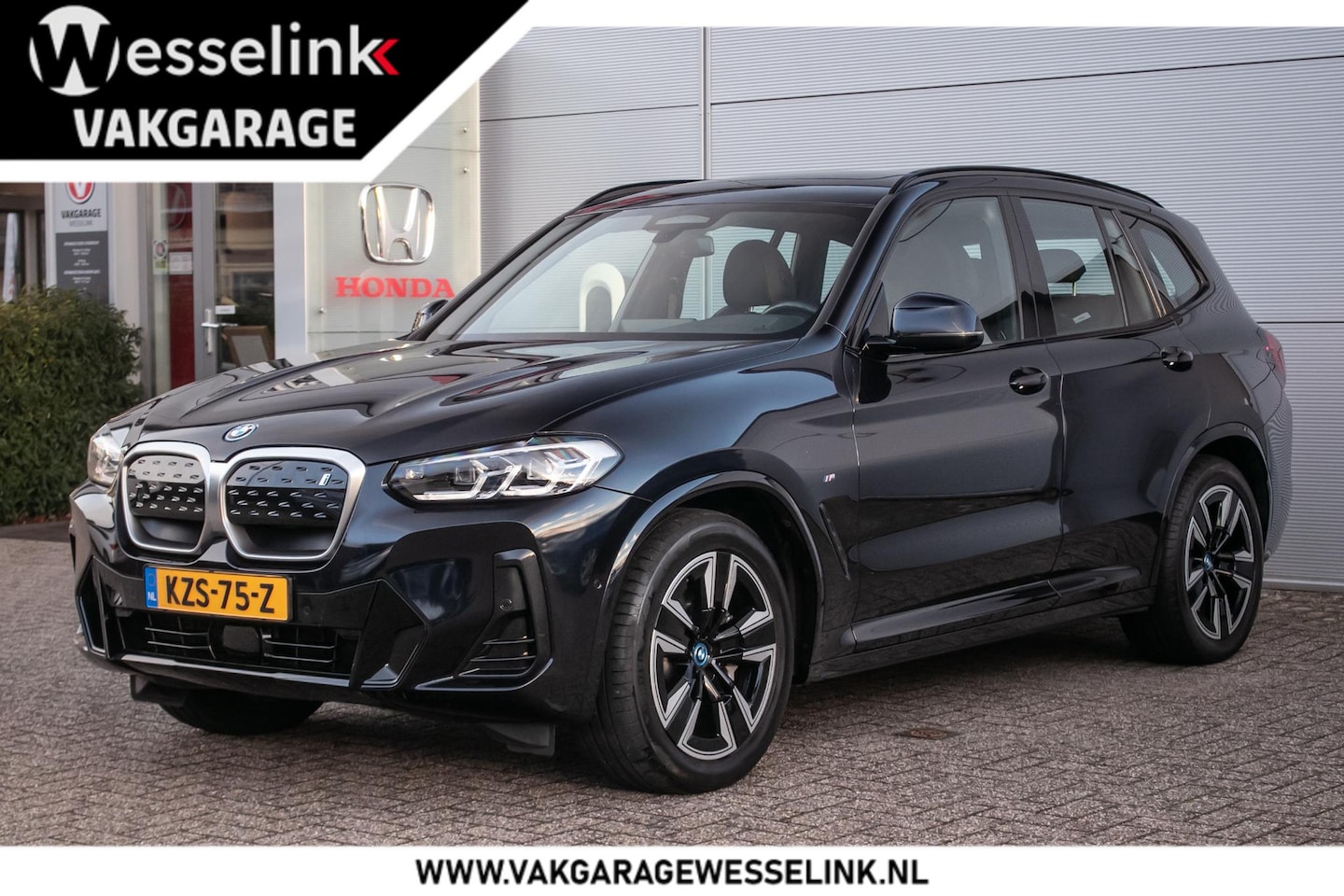 BMW iX3 - Executive 80 kWh - Dealerond. | Leder | Schuif/kanteldak | Stoelverw. - AutoWereld.nl
