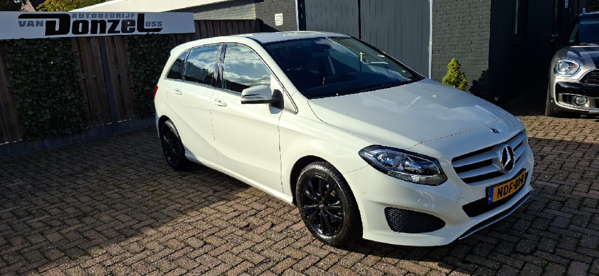 Mercedes-Benz B-klasse - 180 Business AUTOMAAT - NAVIGATIE - AutoWereld.nl