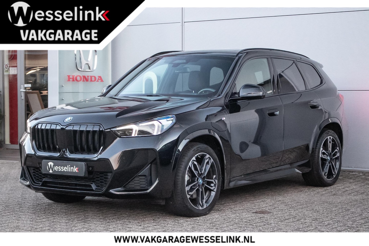 BMW X1 - xDrive30e M-Sport - Memory stoel | Leder | Schuif/kanteldak | HUD - AutoWereld.nl
