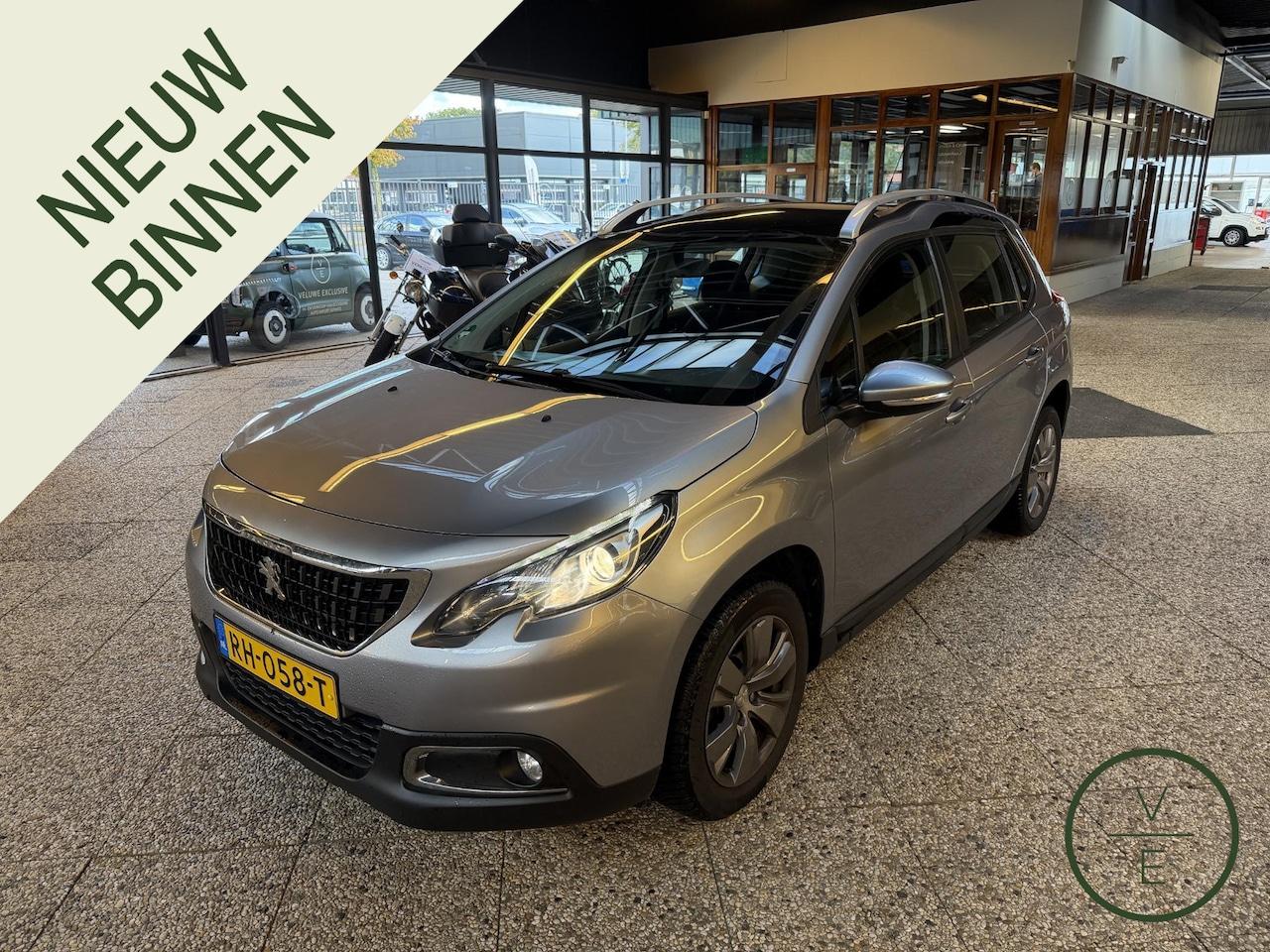 Peugeot 2008 - 1.2 PureTech Blue Lion | 60.000KM !! | Pano | PDC | Dealer Onderhouden | - AutoWereld.nl
