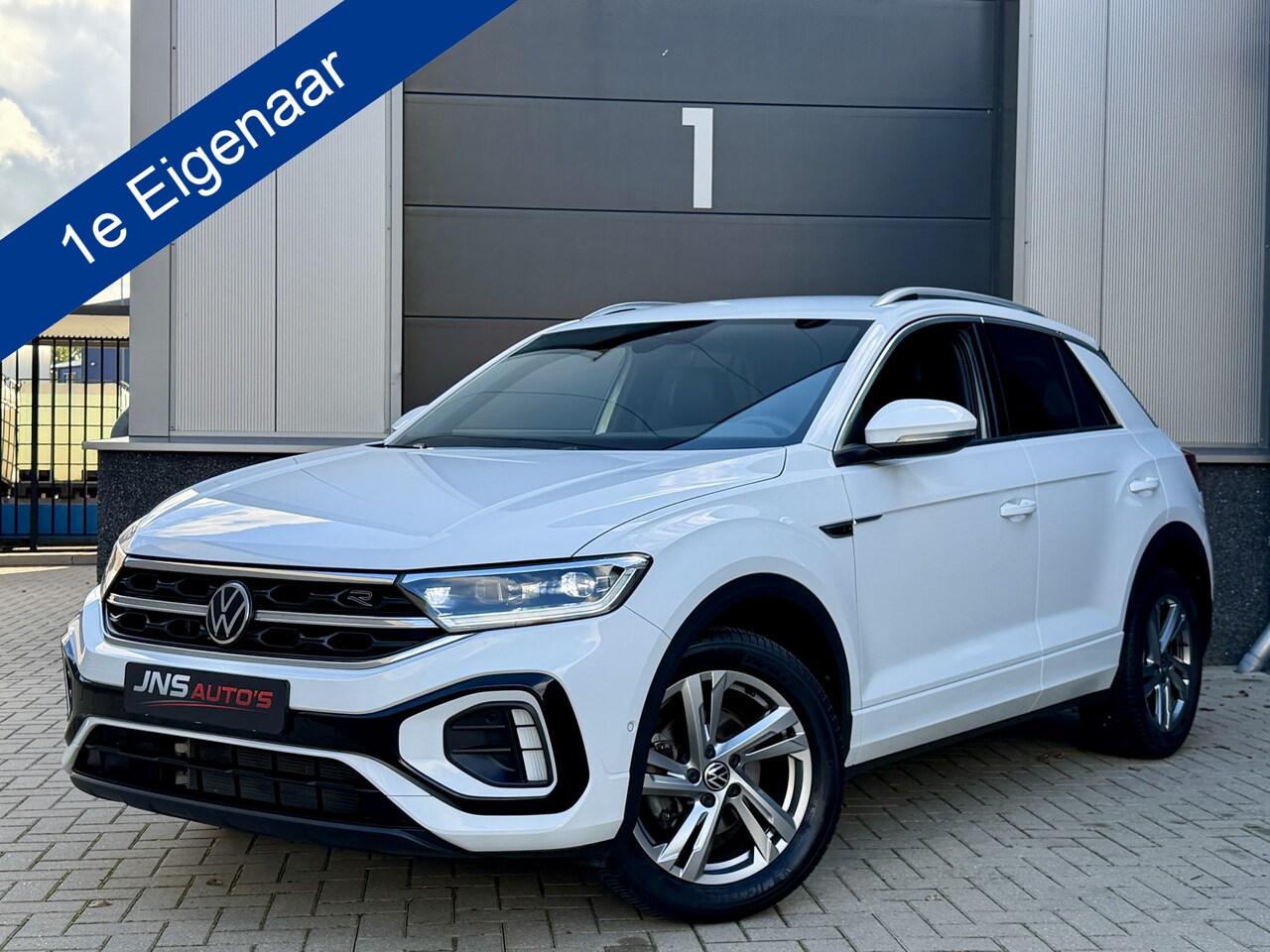 Volkswagen T-Roc - 1.0 TSI *3X R-Line* Apple Carplay / Stoelverwarming / Adapt. Cruise / IQ LED / Digital Coc - AutoWereld.nl