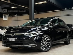Volkswagen Golf - 1.5 eTSI Style Sfeerverlichting/Carplay/Memory Seats/Camera