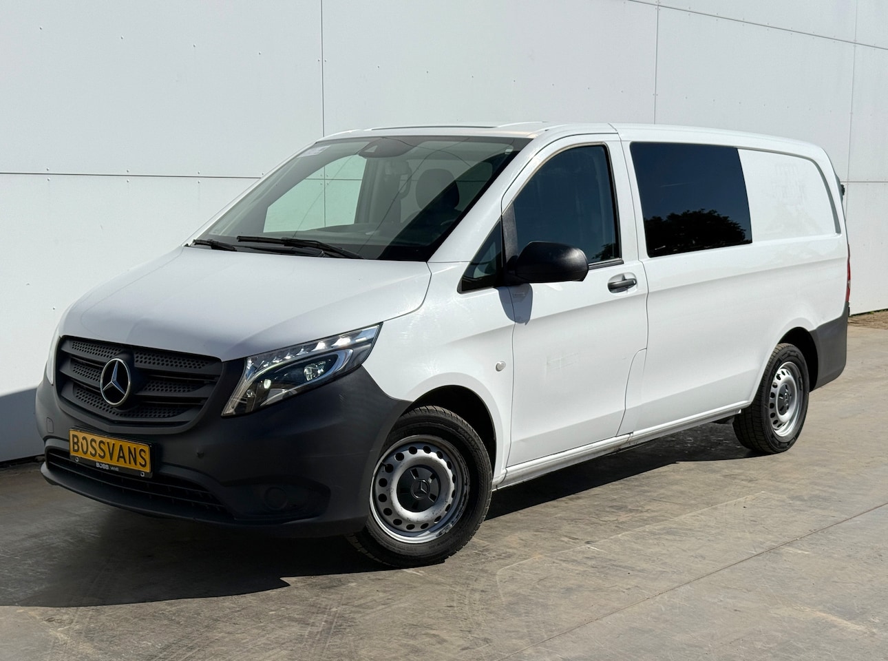 Mercedes-Benz Vito - 114 1.9 CDI 136PK Dubbele Cabine L2H1 5 Stoelen Climate Control Cruise Control Trekhaak Ca - AutoWereld.nl