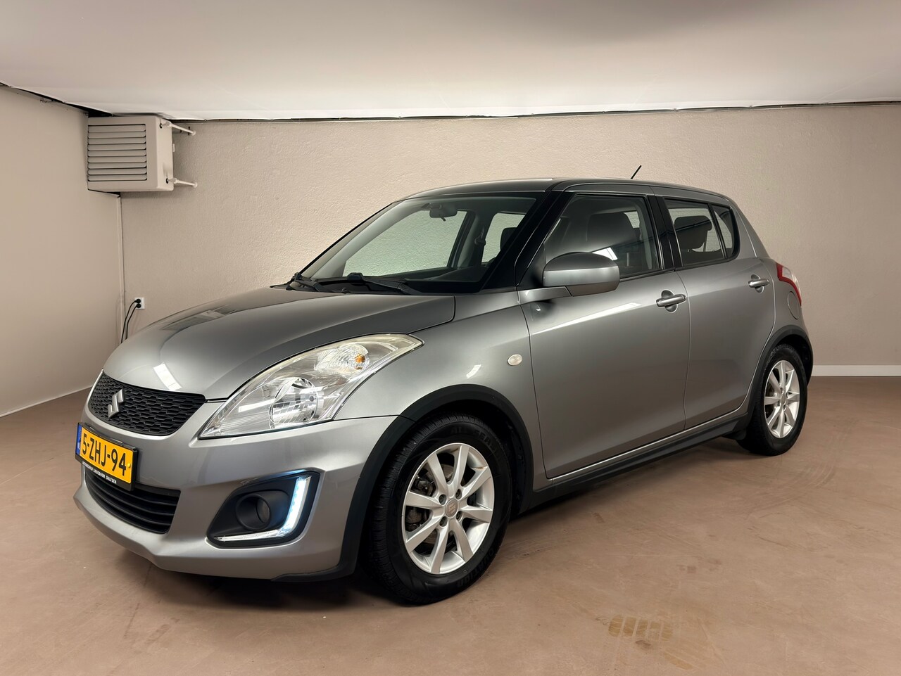Suzuki Swift - 1.2 Dynamic Cruise Control, All Season banden - AutoWereld.nl