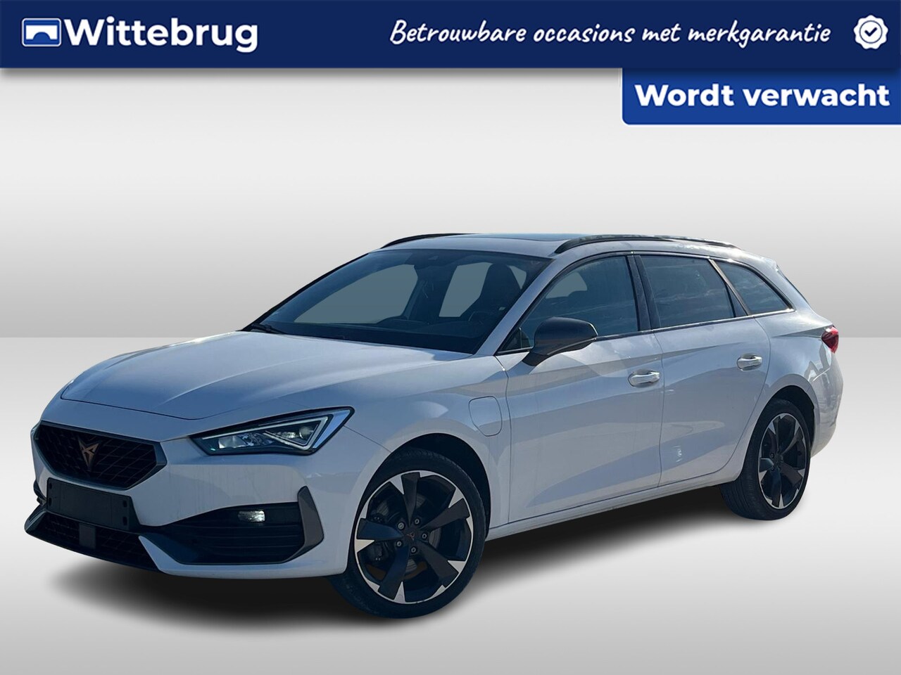 CUPRA Leon Sportstourer - 1.4 e-Hybrid 204pk DSG Performance / Panoramadak / LED / Stuur & Stoelverwarming / Navigat - AutoWereld.nl