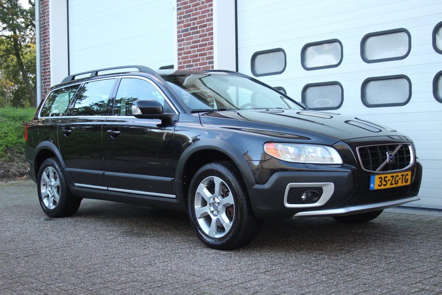 Volvo XC70 - 2.4 D5 Summum * AWD / Clima / Cruise / Apk * - AutoWereld.nl