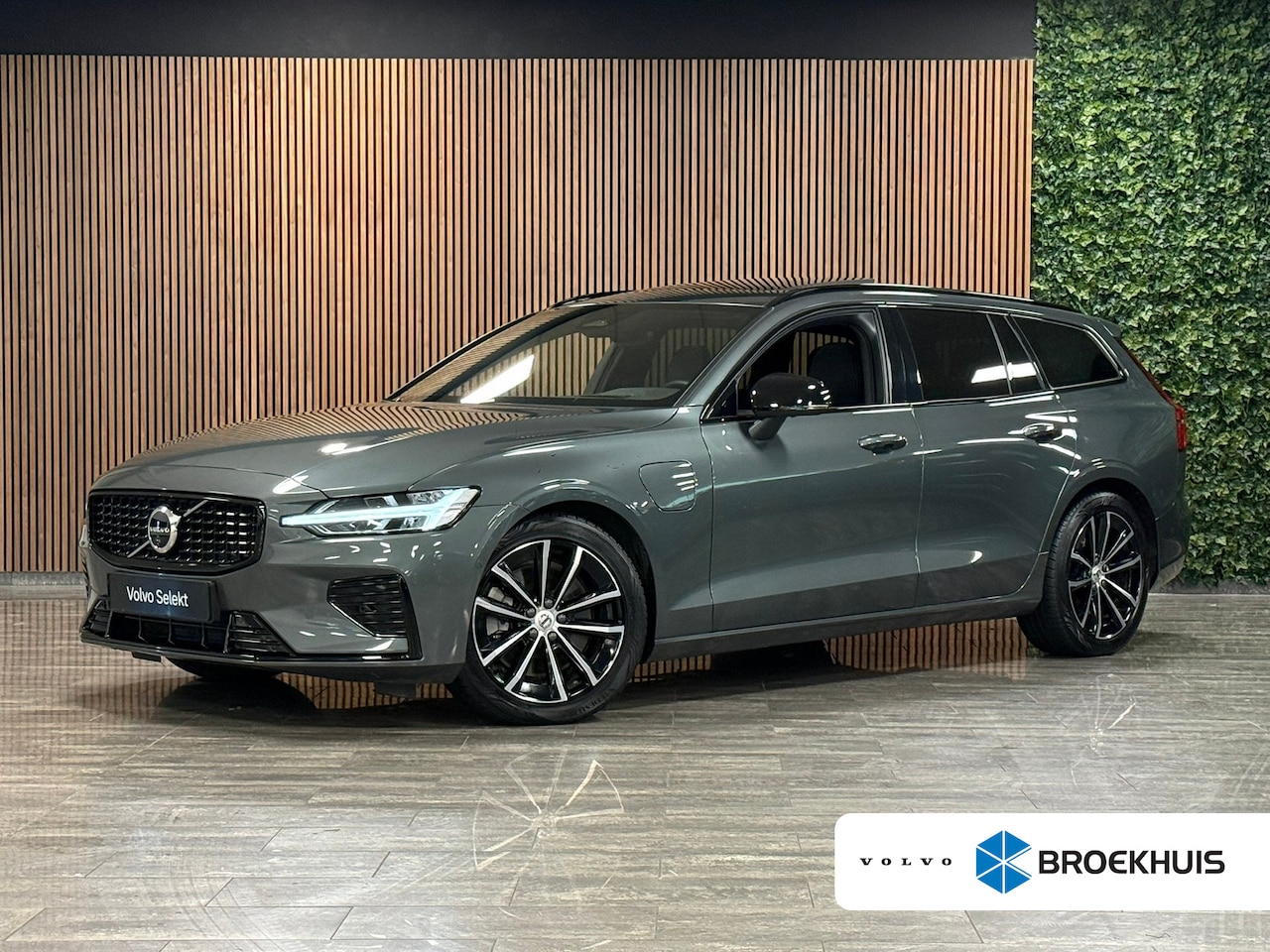 Volvo V60 - T8 AWD Recharge Plus Dark | Vol! | Schuifdak | Trekhaak | 360 Camera | Head-Up Display | 4 - AutoWereld.nl
