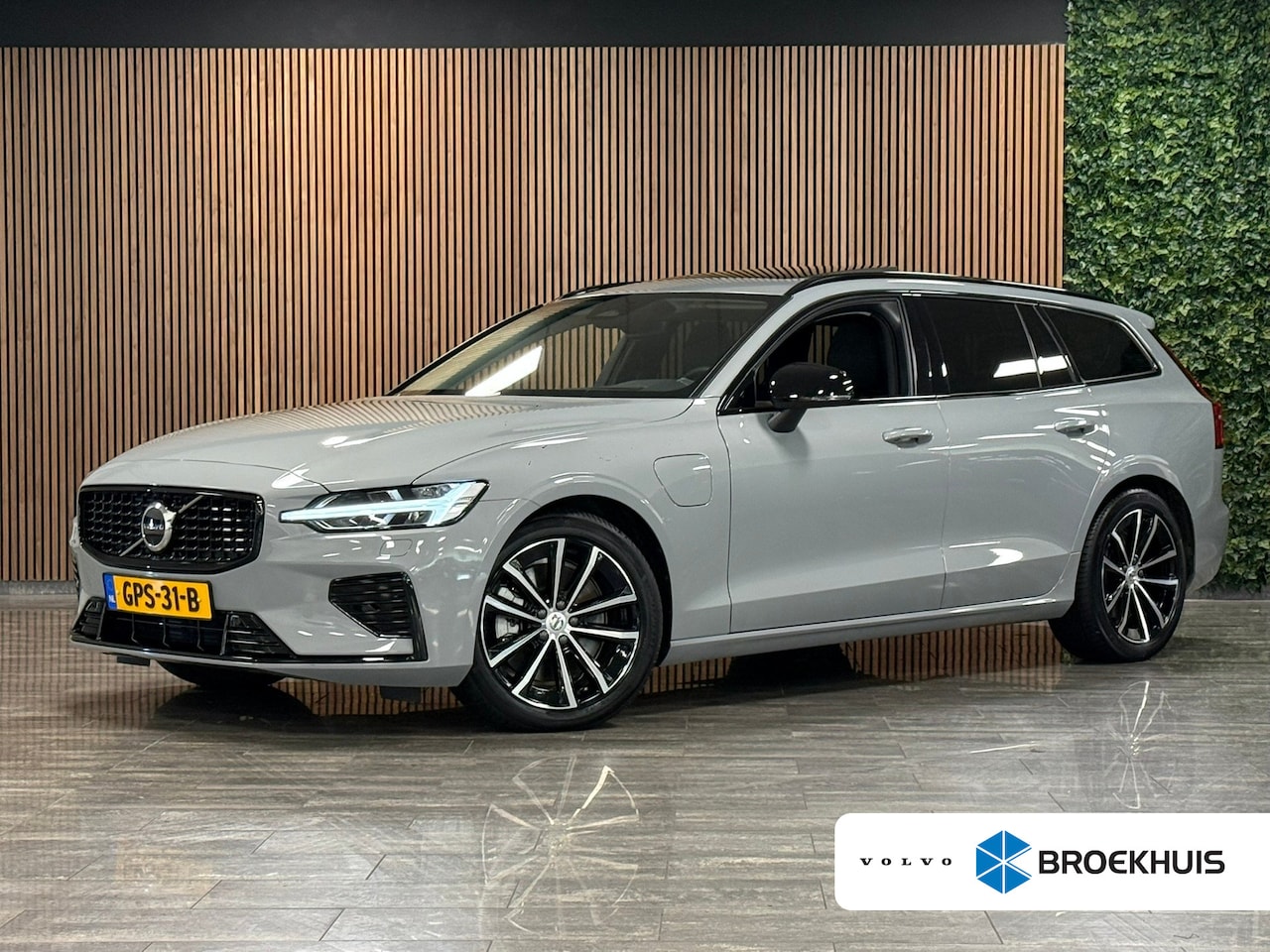 Volvo V60 - T6 AWD Recharge Ultra Dark | Trekhaak | Schuifdak | Head-Up Display | Harman Kardon | Adap - AutoWereld.nl