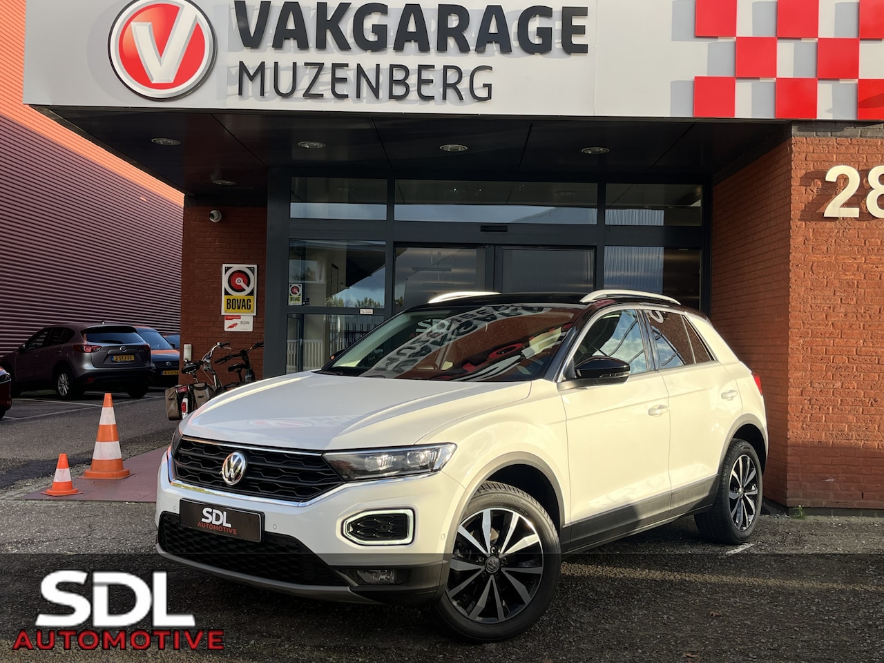Volkswagen T-Roc - 1.5 TSI Style // NAVI // CAMERA // TREKHAAK // ADAPTIVE CRUISE // STOEL + STUUR WIELVERWAR - AutoWereld.nl