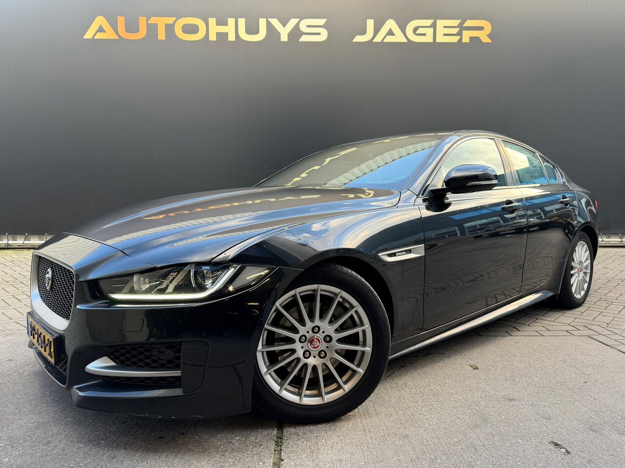 Jaguar XE - 2.0 D R-Sport Automaat Camera Navi - AutoWereld.nl