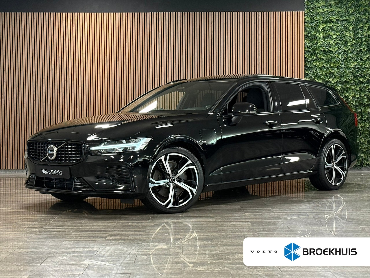 Volvo V60 - T8 AWD Recharge Ultra Ultimate Dark | Bowers & Wilkins | Schuifdak | Head-Up Display | 455 - AutoWereld.nl