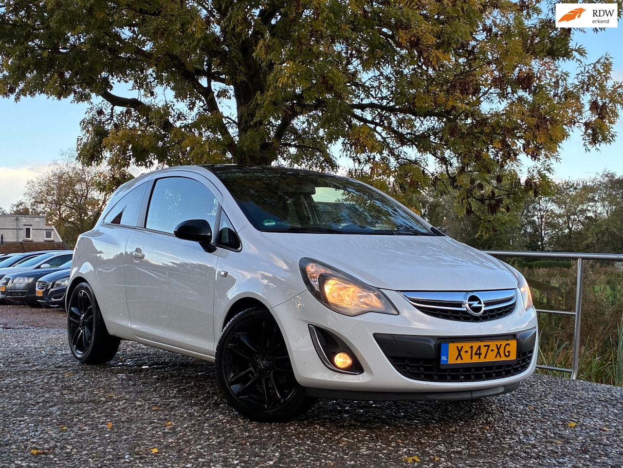 Opel Corsa - 1.2 Black & White | met Airco nu €3.450,-!! - AutoWereld.nl