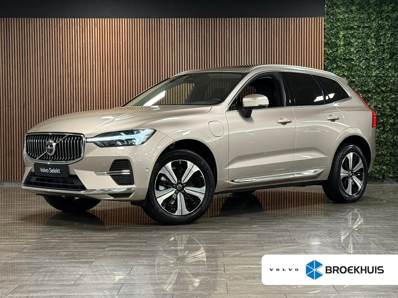 Volvo XC60 - T6 AWD Recharge Plus Bright | Trekhaak | 360° Camera | Harman Kardon | Adaptieve Cruise Co - AutoWereld.nl